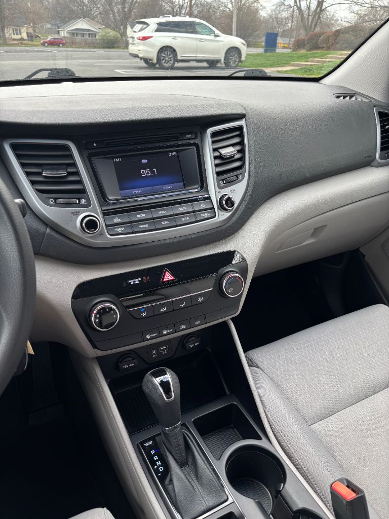 2017 Hyundai Tucson SE - Photo 10